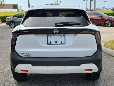 Certified 2025 Nissan Kicks SV FWD image 7
