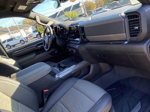 Used 2024 Chevrolet Silverado 2500 ZR2 w/ Technology Package image 19