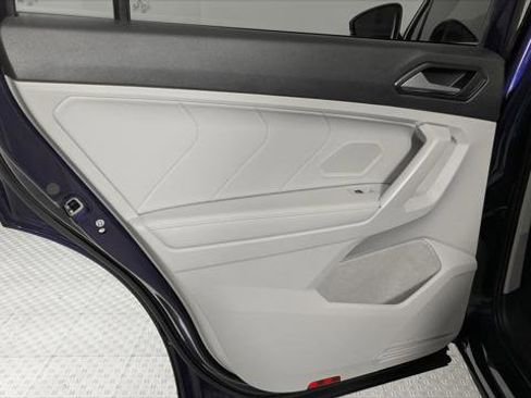 Used 2023 Volkswagen Tiguan SE image 12