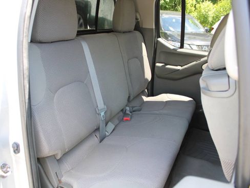 Used 2014 Nissan Frontier SV w/ SV Value Truck Package AWD/4WD image 29