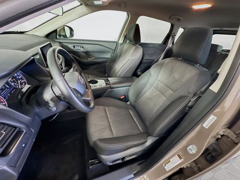 Used 2025 Nissan Rogue SV image 13