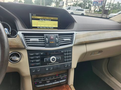 Used 2011 Mercedes-Benz E 550 Sedan image 17