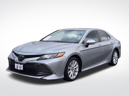 Used 2019 Toyota Camry LE w/ Convenience Package image 3