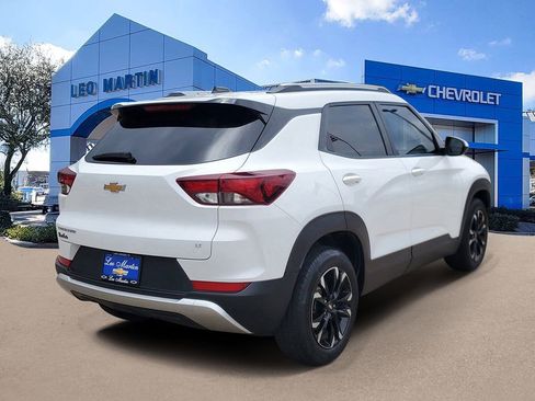 Used 2023 Chevrolet TrailBlazer LT FWD image 3