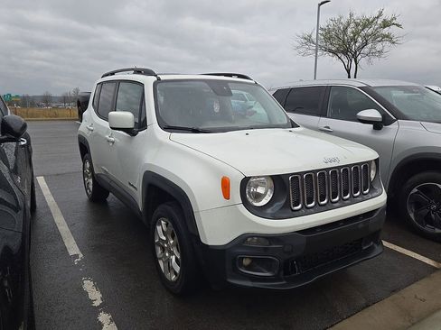 Used 2017 Jeep Renegade Latitude image 4