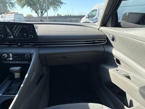 Used 2023 Hyundai Elantra SEL FWD image 8