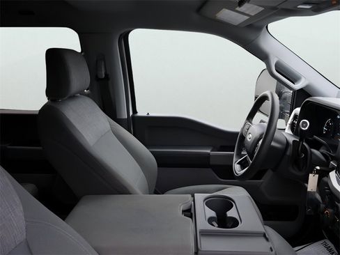 Used 2024 Ford F250 XLT w/ Snow Plow/Camper Package image 12