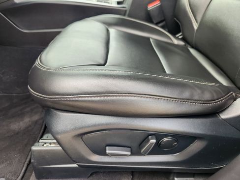 Used 2023 Ford Explorer XLT w/ Equipment Group 202A image 27