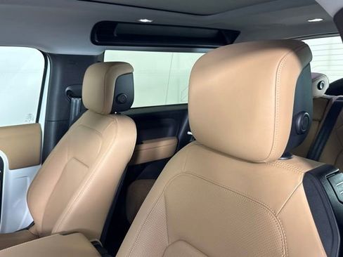 Certified 2025 Land Rover Defender 90 X-Dynamic SE AWD/4WD image 4