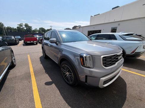 Used 2025 Kia Telluride S AWD/4WD image 5