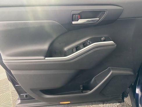 Used 2021 Toyota Highlander XSE image 21