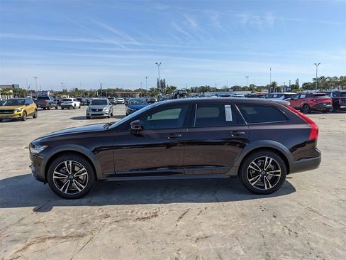 Used 2018 Volvo V90 T5 Cross Country w/ Convenience Package image 6