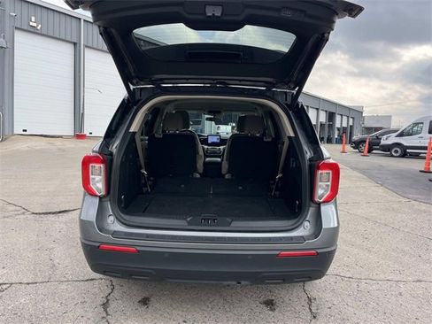 Used 2023 Ford Explorer XLT image 12