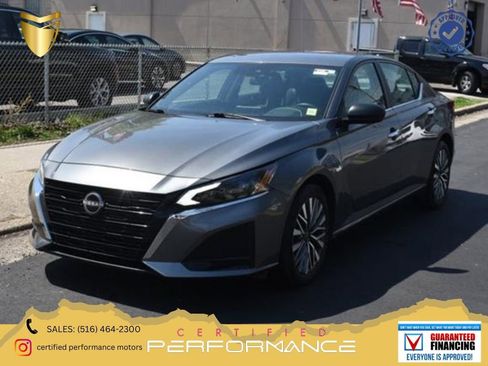 Used 2025 Nissan Altima 2.5 SV FWD image 1