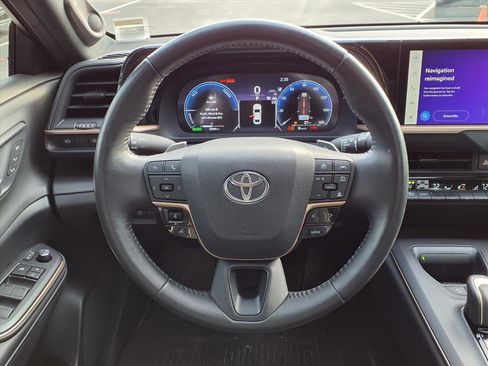 Used 2023 Toyota Crown Platinum image 18