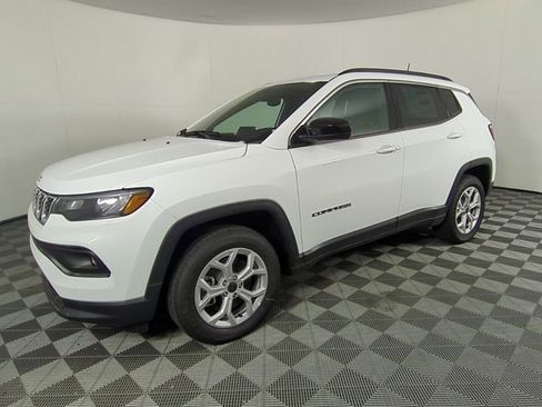 New 2026 Jeep Compass Latitude image 9