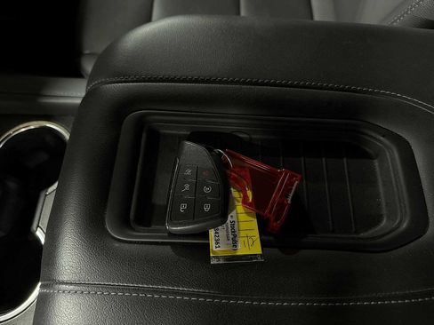 Used 2023 Chevrolet Suburban LT w/ Luxury Package image 33