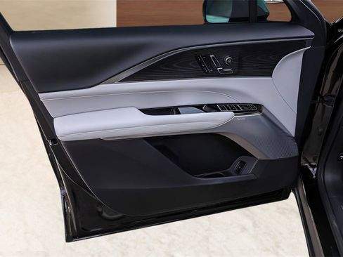 Used 2025 Cadillac Lyriq Luxury image 23