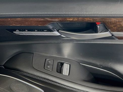 Used 2018 Genesis G90 5.0 Ultimate image 31