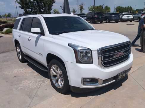 Used 2017 GMC Yukon SLE w/ SLE Value Package AWD/4WD image 4