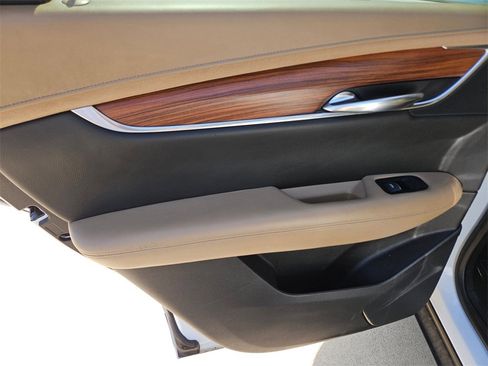 Used 2019 Cadillac XT5 Platinum image 14