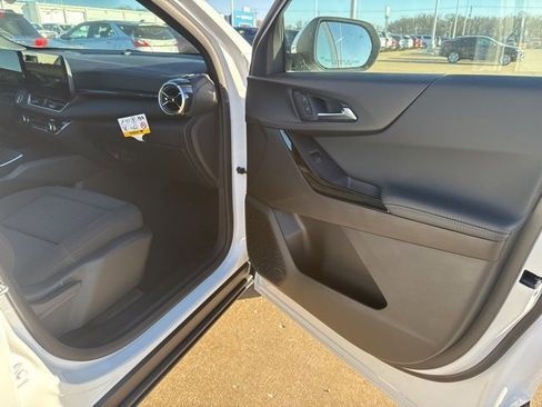 New 2026 Chevrolet Equinox LT image 23