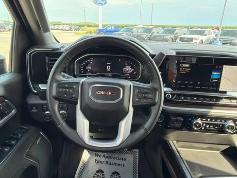 Used 2025 GMC Sierra 2500 SLT AWD/4WD image 17