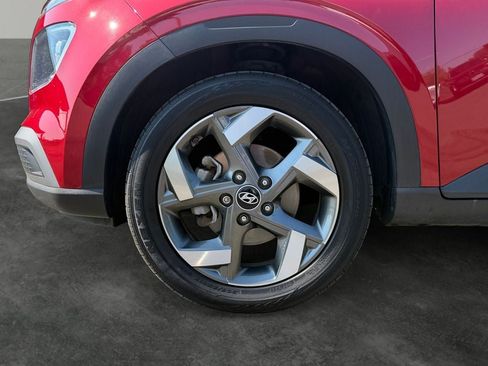 Used 2022 Hyundai Venue SEL FWD image 4