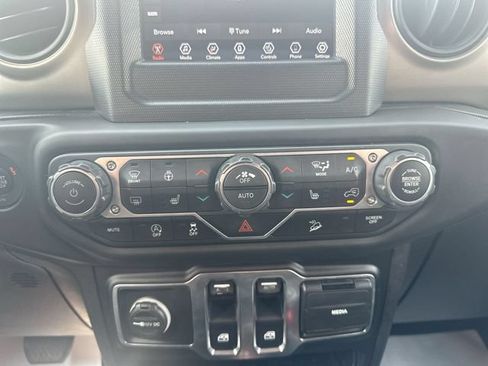 Used 2018 Jeep Wrangler Sport AWD/4WD image 20