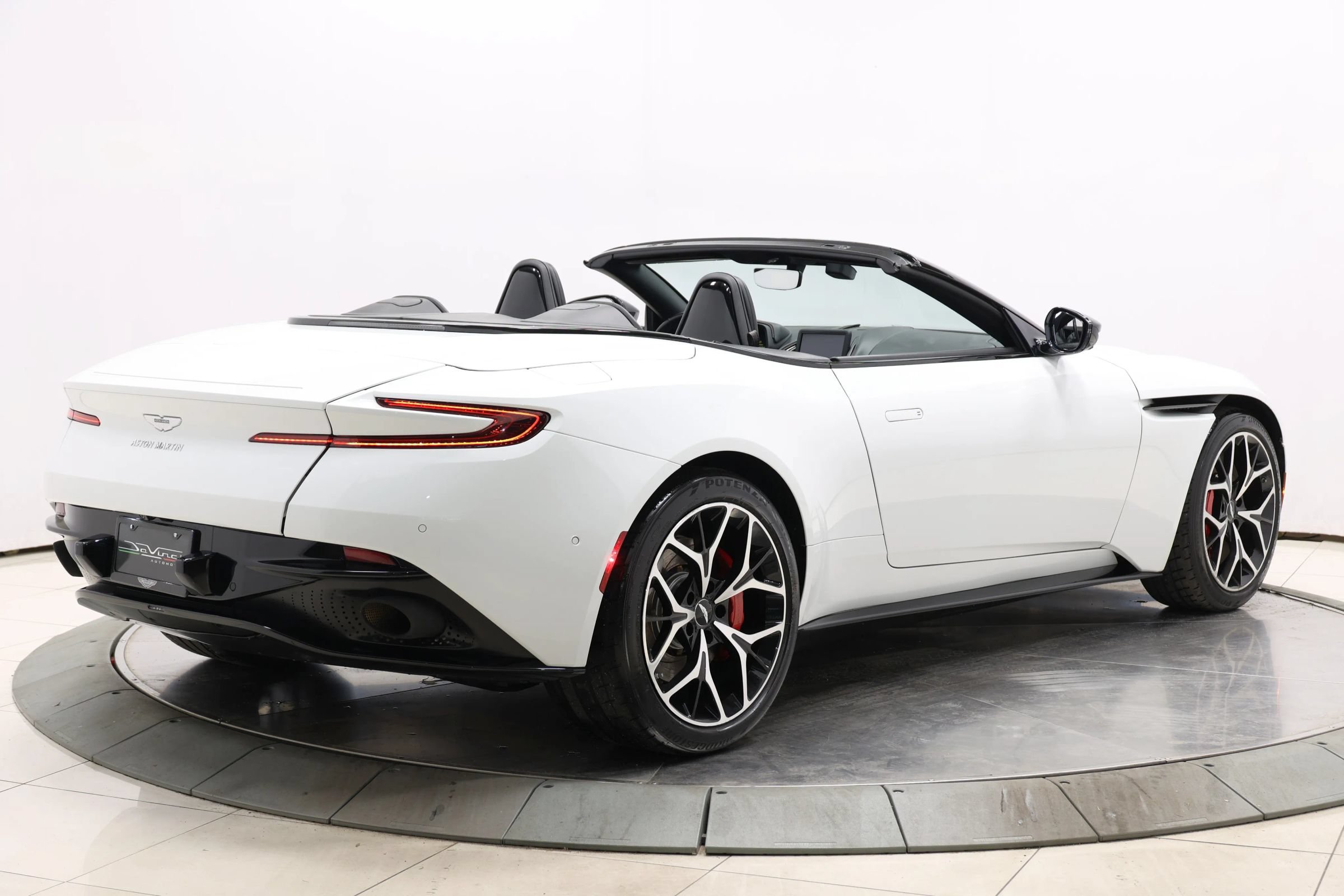 Used 2019 Aston Martin DB11 Volante RWD image 72