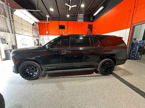 Used 2021 Cadillac Escalade ESV Sport AWD/4WD image 8