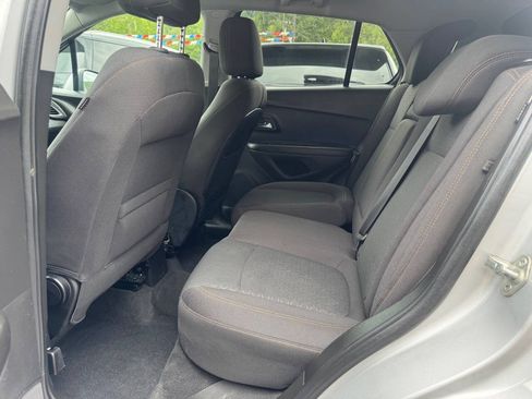 Used 2019 Chevrolet Trax LS w/ Tint and Cruise Package AWD/4WD image 10