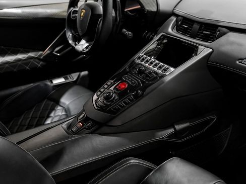 Used 2016 Lamborghini Aventador LP 700-4 image 19