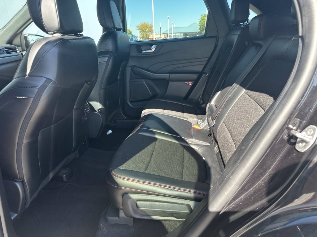 Certified 2025 Ford Escape ST-Line Select AWD/4WD image 18