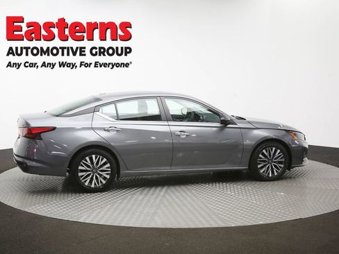 Used 2024 Nissan Altima 2.5 SV FWD image 43