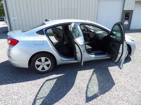 Used 2018 Chevrolet Cruze LS FWD image 6