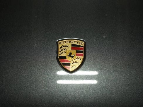 Certified 2022 Porsche Macan AWD/4WD image 29