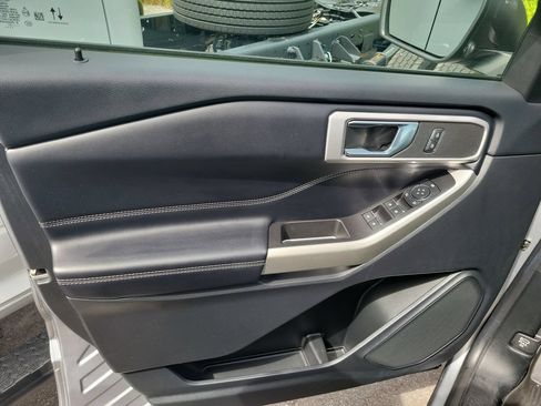 Used 2021 Ford Explorer XLT w/ Equipment Group 202A RWD image 32