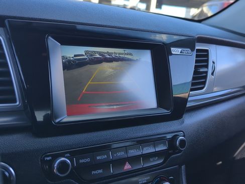 Used 2017 Kia Niro LX image 27