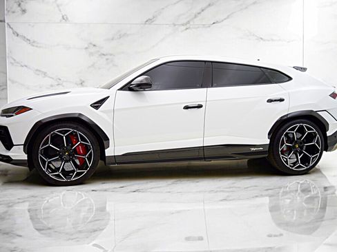 Used 2024 Lamborghini Urus Performante image 3