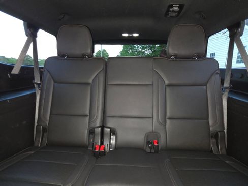 Used 2021 Chevrolet Suburban High Country AWD/4WD image 23