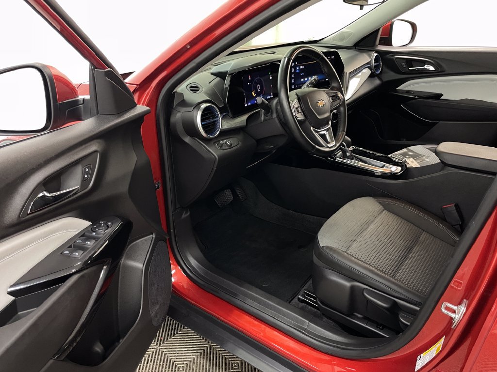 Certified 2024 Chevrolet Trax LT w/ Driver Confidence Package FWD image 20