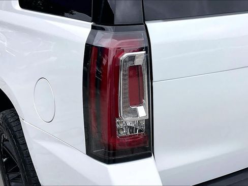 Used 2017 GMC Yukon Denali w/ Open Road Package RWD image 28