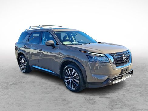 Used 2023 Nissan Pathfinder Platinum image 7
