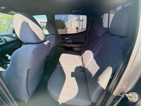 Used 2019 Toyota Tacoma 4x4 Double Cab image 4