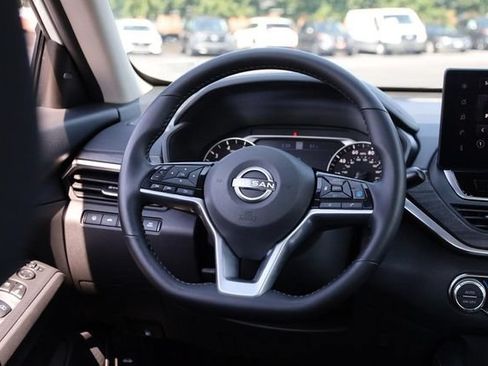 Certified 2025 Nissan Altima 2.5 SV w/ SV Premium Package FWD image 25