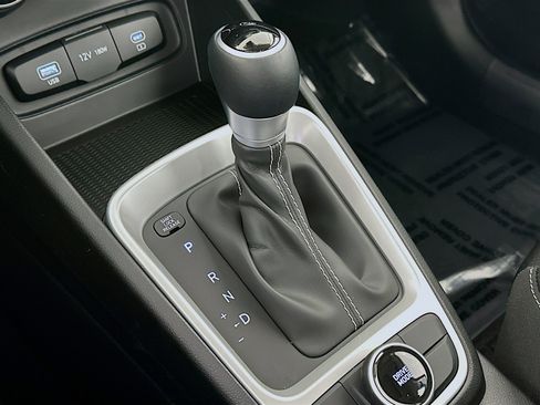 New 2025 Hyundai Venue SEL image 16