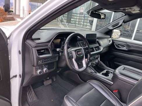 Used 2021 GMC Yukon XL SLT image 8