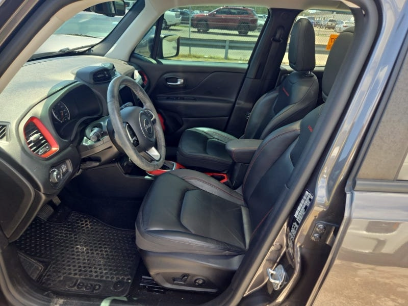 Used 2019 Jeep Renegade Trailhawk AWD/4WD image 6