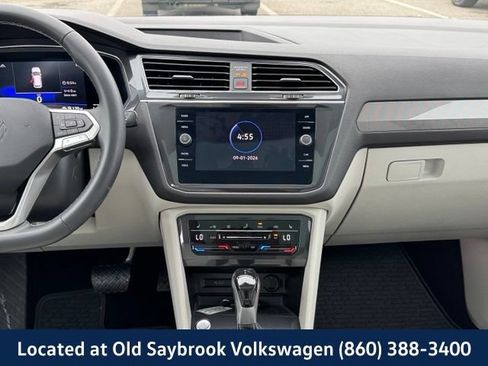 Used 2022 Volkswagen Tiguan SE w/ Panoramic Sunroof Package AWD/4WD image 16